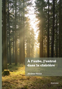 À l'aube, j'entrai dans la clairière