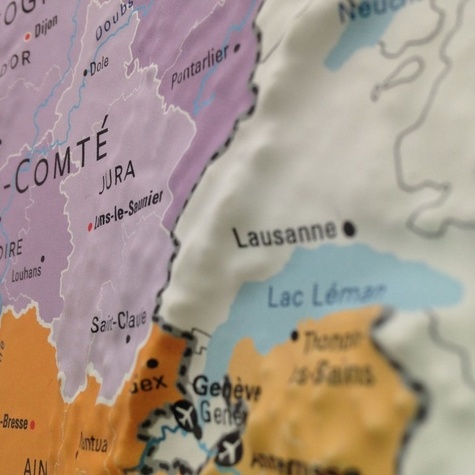 Carte en relief de la nouvelle France administrative. 1/2 000 000 + Jeu de 6 cartes muettes à télécharger et imprimer