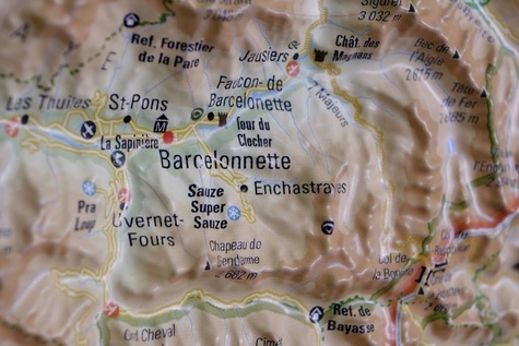 Carte en relief des Alpes de Haute Provence. 1/370 000