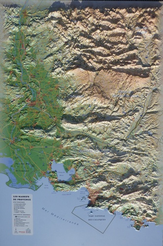 Carte en relief des massifs de Provence. 1/310 000