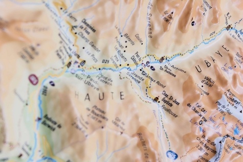 Carte en relief du parc naturel régional du Queyras-Ubaye. 1/120 000
