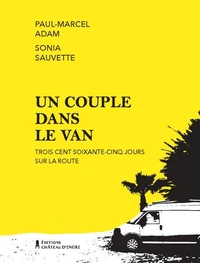 Un couple dans le van. trois cent soixante-cinq jours sur la rout