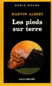 Les pieds sur terre