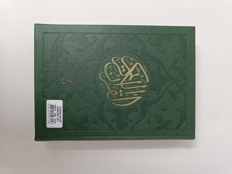 Le Saint Coran et la traduction en langue française du sens de ses versets. Avec dorure, couverture verte