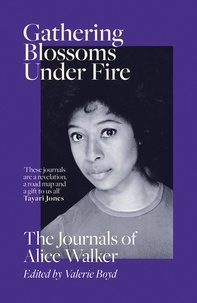Alice Walker et Valerie Boyd - Gathering Blossoms Under Fire - The Journals of Alice Walker.