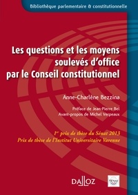 Anne-Charlène Bezzina - Les questions et les moyens soulevés d'office par le Conseil constitutionnel.