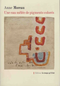 Une eau mêlée de pigments colorés