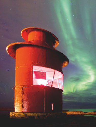 Les deux saisons de l'Islande. Du soleil de minuit aux aurores boréales