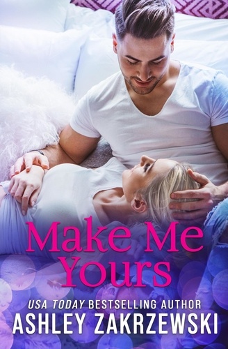  Ashley Zakrzewski - Make Me Yours - The Roommate Series, #1.
