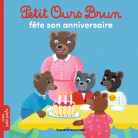 Petit ours brun fête son anniversaire