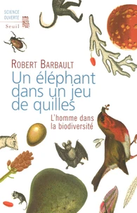 Un éléphant dans un jeu de quilles