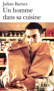 Un homme dans sa cuisine
