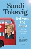 Sandi Toksvig - Between the Stops - The View of My Life from the Top of the Number 12 Bus: the long-awaited memoir from the star of QI and The Great British Bake Off.
