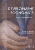 Alain de Janvry et Elisabeth Sadoulet - Development Economics - Theory and Practice.