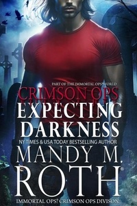  Mandy M. Roth - Expecting Darkness - Crimson Ops, #2.