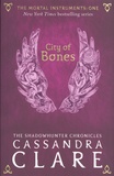 Cassandra Clare - The Mortal Instruments Tome 1 : City of Bones.