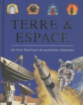 Anita Ganeri et John Malam - Terre & espace - Un livre fascinant de question-réponses.