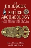 Lesley Adkins et Roy Adkins - The Handbook of British Archaeology.