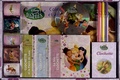  Disney - Coffret disney Les Fées - 1 livre de jeux, 3 livres d'histoire, 1 livre de coloriage, 1 livret de cartes, 1 cd avec plein d'histoires, des stickers.