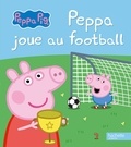  Hachette Jeunesse - Peppa joue au football.