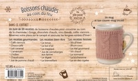 Boissons chaudes au coin du feu. Avec un livre de recettes et un mug et son couvre-mug tricoté