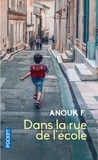 Anouk F. - Dans la rue de l'école.