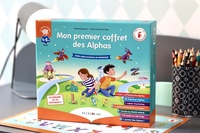 Mon premier coffret des Alphas. J'entre dans la lecture en m'amusant. Contient : 1 livre, 28 figurines, 1 cahier d'activités, 1 guide pédagogique, l'accès au dessin animé, 1 poster  avec 1 CD audio