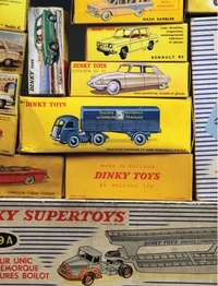 Populaires Dinky Toys. Les voitures et leur univers