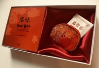 Michelle Jean-Baptiste - Bao Wei - Trésors et saveurs de Chine pour vivifier le corps & l'esprit avec 1 porte-monnaie chinois en satin de soie brodé, 1 carré de satin chinois, 1 sachet de thé de Chine.
