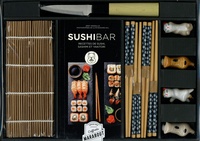 Jody Vassallo - Coffret Sushi bar - Contient : des baguettes en bois, des porte-baguettes kawaï, 1 couteau à sushi, 1 natte en bambou pour maki et 1 livre de recettes.