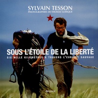 Sylvain Tesson et Thomas Goisque - Sous l'étoile de la liberté - Six mille kilomètres à travers l'Eurasie sauvage.