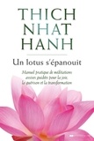 Thich Nhat Hanh et  Thich Nhat Hanh - Un lotus s'épanouit - Manuel pratique de méditations assises guidées pour la joie, la guérison et la transformation.