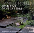 Camille Muller - Les mains dans la terre.