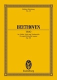 Ludwig van Beethoven - Eulenburg Miniature Scores  : Trio à cordes Ré majeur - op. 9/2. string trio. Partition d'étude..