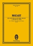 Wolfgang Amadeus Mozart - Eulenburg Miniature Scores  : Ein musikalischer Spaß Fa majeur - "Dorfmusikanten-Sextett". KV 522. 2 horns and string quartet. Partition d'étude..