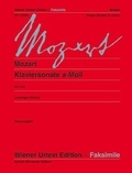 Wolfgang Amadeus Mozart - Vienna Urtext Edition and facsimile  : Sonate pour piano en la mineur - Editée d'après l'autographe et la première édition par Karl-Heinz Füssl et Heinz Scholz. KV 310. piano..