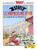 René Goscinny et Albert Uderzo - Una aventura de Astérix  : Astérix y la sorpresa del César - El album de la pelicula.