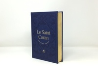 Le Saint Coran. Et la traduction en langue française du sens de ses versets et la transcription en caractères latins en phonétique. Couverture bleu nuit, tranche dorure