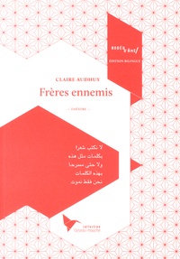 Claire Audhuy - Frères ennemis - Une ligne blanche traverse le plateau.