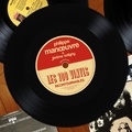 Philippe Manoeuvre et Jérôme Soligny - Les 100 vinyls incontournables - 100 chroniques, 100 photos originales, et le premier songle (1956) d'Elvis Presley.