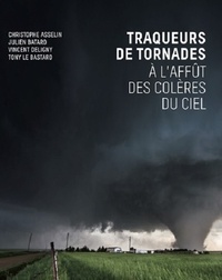 Christophe Asselin et Julien Batard - Traqueurs de tornades - A l'affût des colères du ciel.