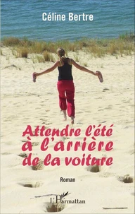Attendre l'été à l'arrière de la voiture