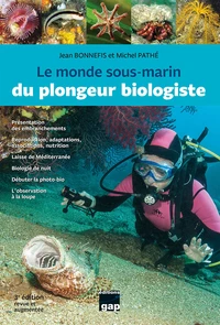 Le monde sous-marin du plongeur biologiste