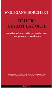 Dehors devant la porte