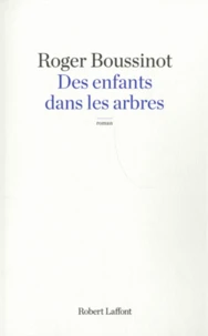 Des enfants dans les arbres