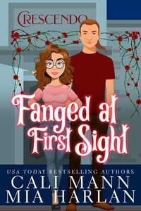  Cali Mann et  Mia Harlan - Fanged at First Sight - The Chosen Witch, #0.