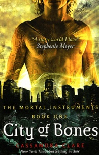 Cassandra Clare - The Mortal Instruments - La cité des ténébres Book 1 : City of Bones.