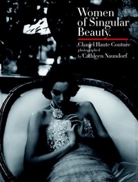 Cathleen Naundorf - Women of singular beauty Chanel haute couture.