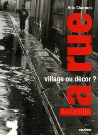 La rue, village ou décor ?