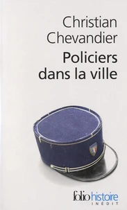 Policiers dans la ville